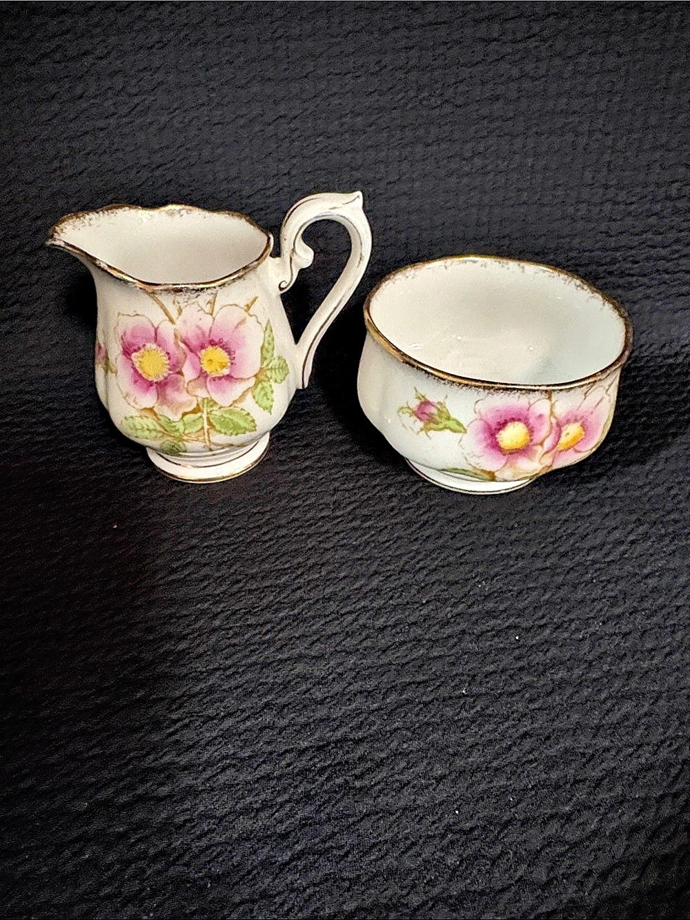 Royal Albert Wild Rose Floral Tea Set in White & Pink. 4 pieces. So sweet! - Picture 6 of 12